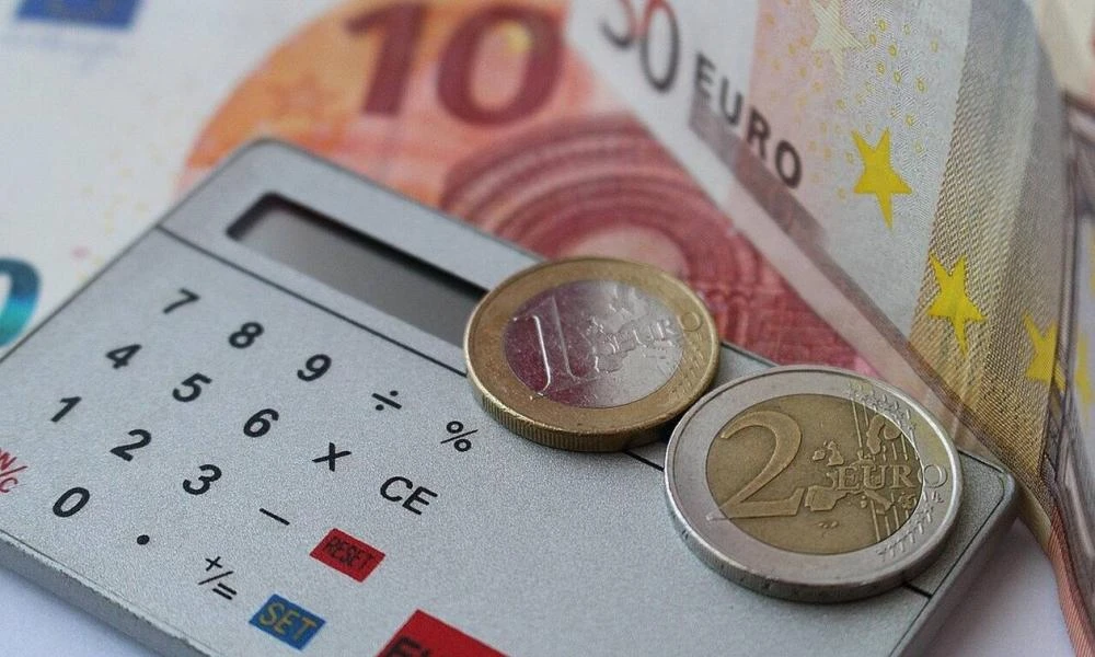 Ποιοι μικρομεσαίοι γλυτώνουν έως το 50% του φόρου